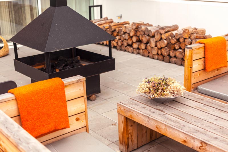 types of wood to use for outdoor furniture